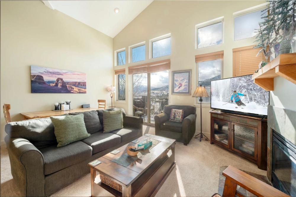 Crestview Large 2BR/2.5BA with loft